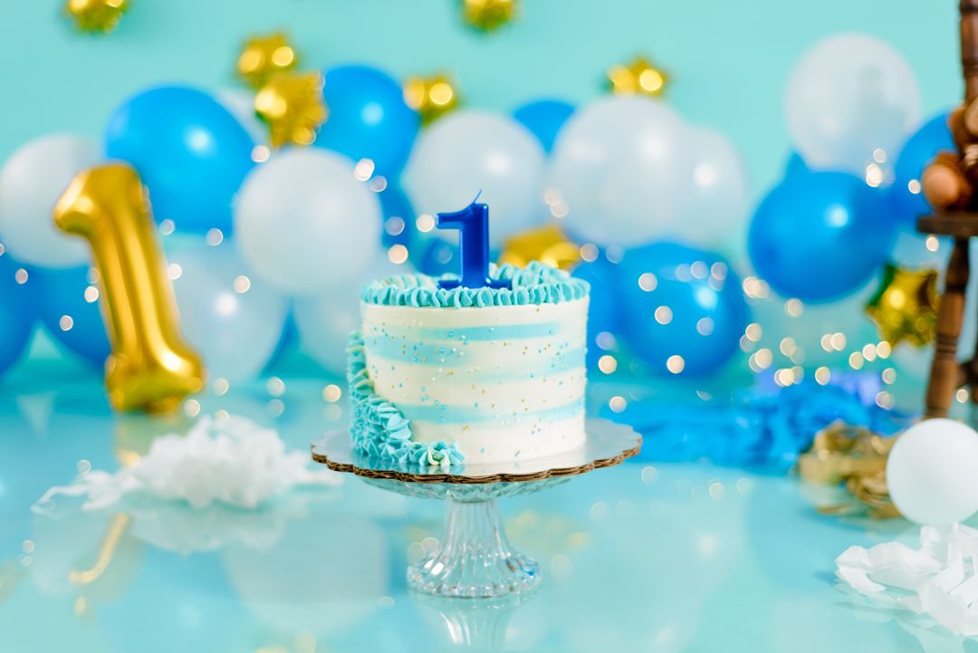 The Guide to a Stunning Baby Blue & Gold 1st Birthday Party: Decor Ide –  Bloonsy - Balloon Stuffing